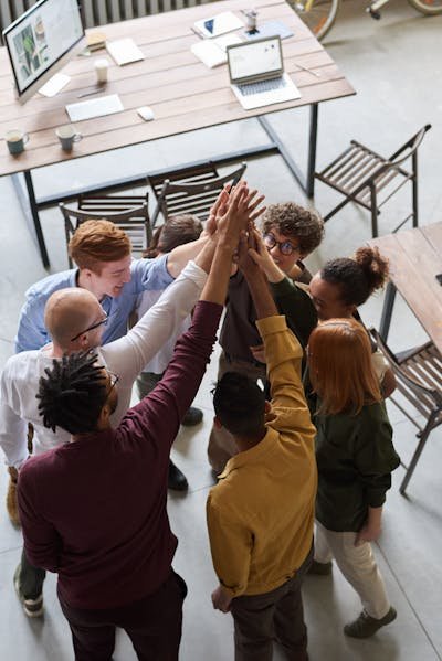 Stimulez la créativité en entreprise grâce au team building artistique